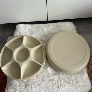 Tupperware Cream Serving Travel Tray with Lid